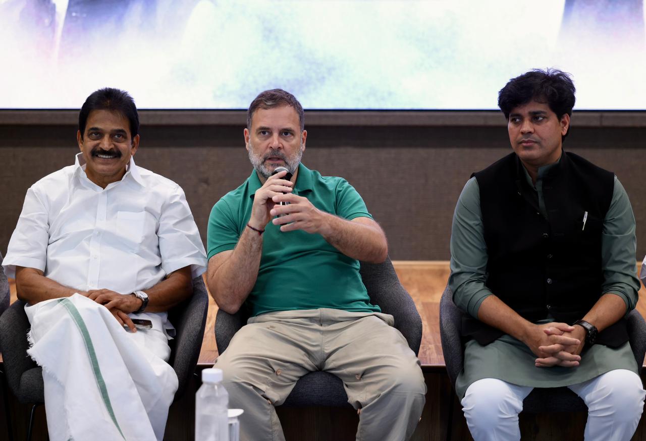 'अगले साल गिर जाएगी मोदी सरकार' - कांग्रेस की बैठक में राहुल गांधी का बड़ा दावा