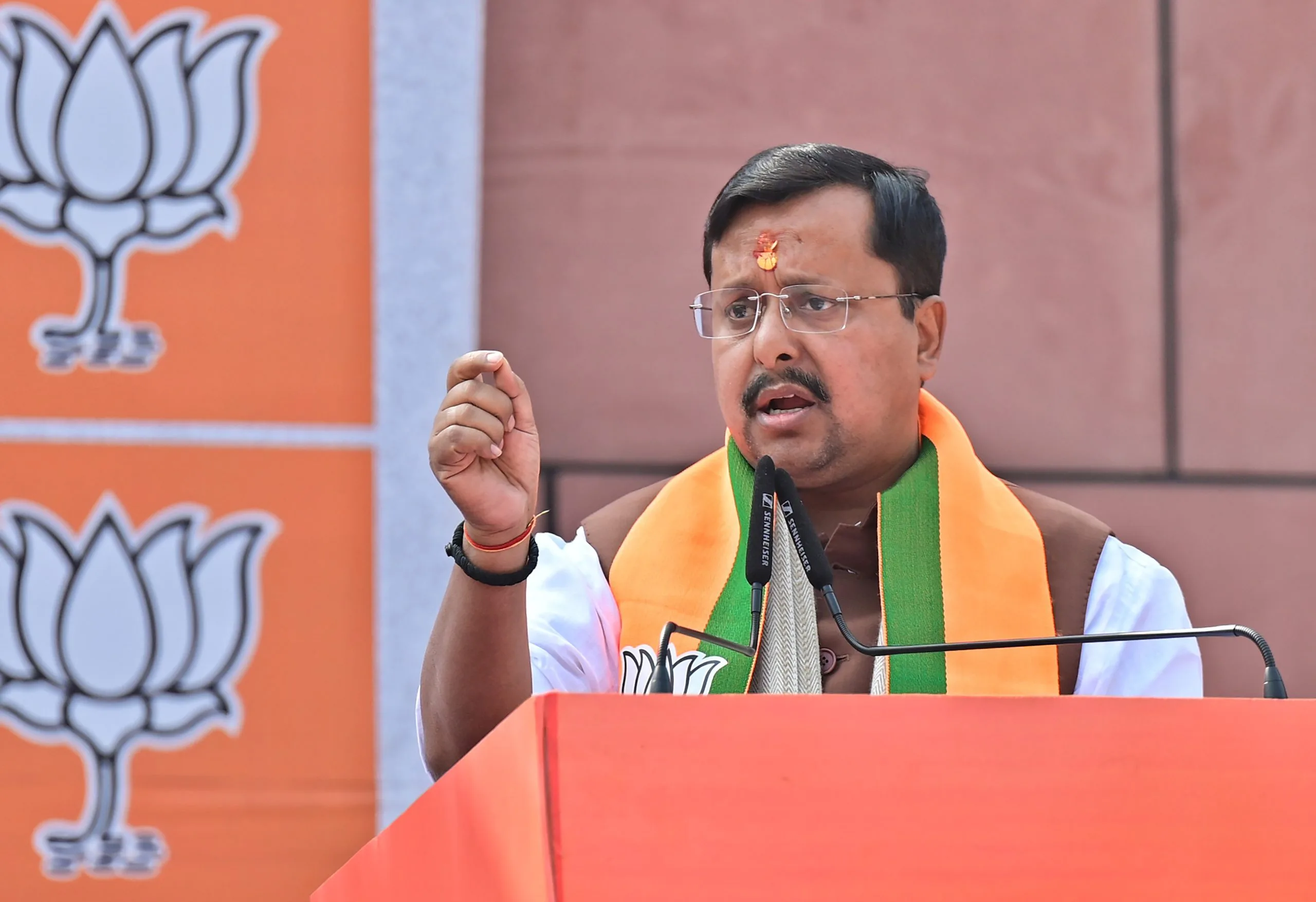 PM मोदी पर खरगे के बयान से गरमाई सियासत, नितिन नवीन बोले- हताशा में शब्दों की मर्यादा खो रही कांग्रेस