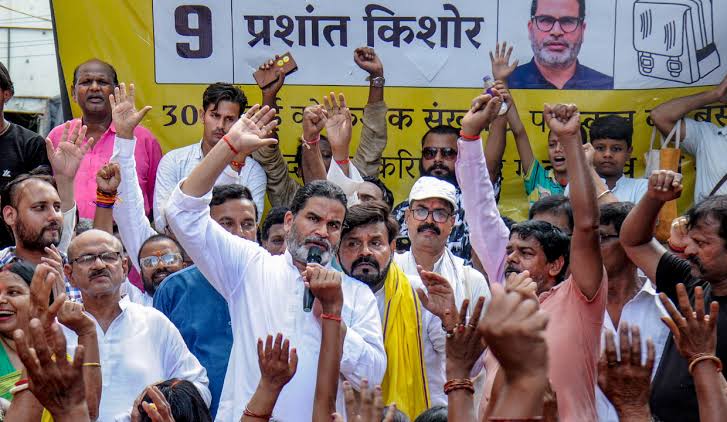 बिहार उपचुनाव LIVE: प्रशांत किशोर की बढ़त से मुकाबला हुआ रोमांचक, 8वें राउंड में जानिए किसे मिले कितने वोट