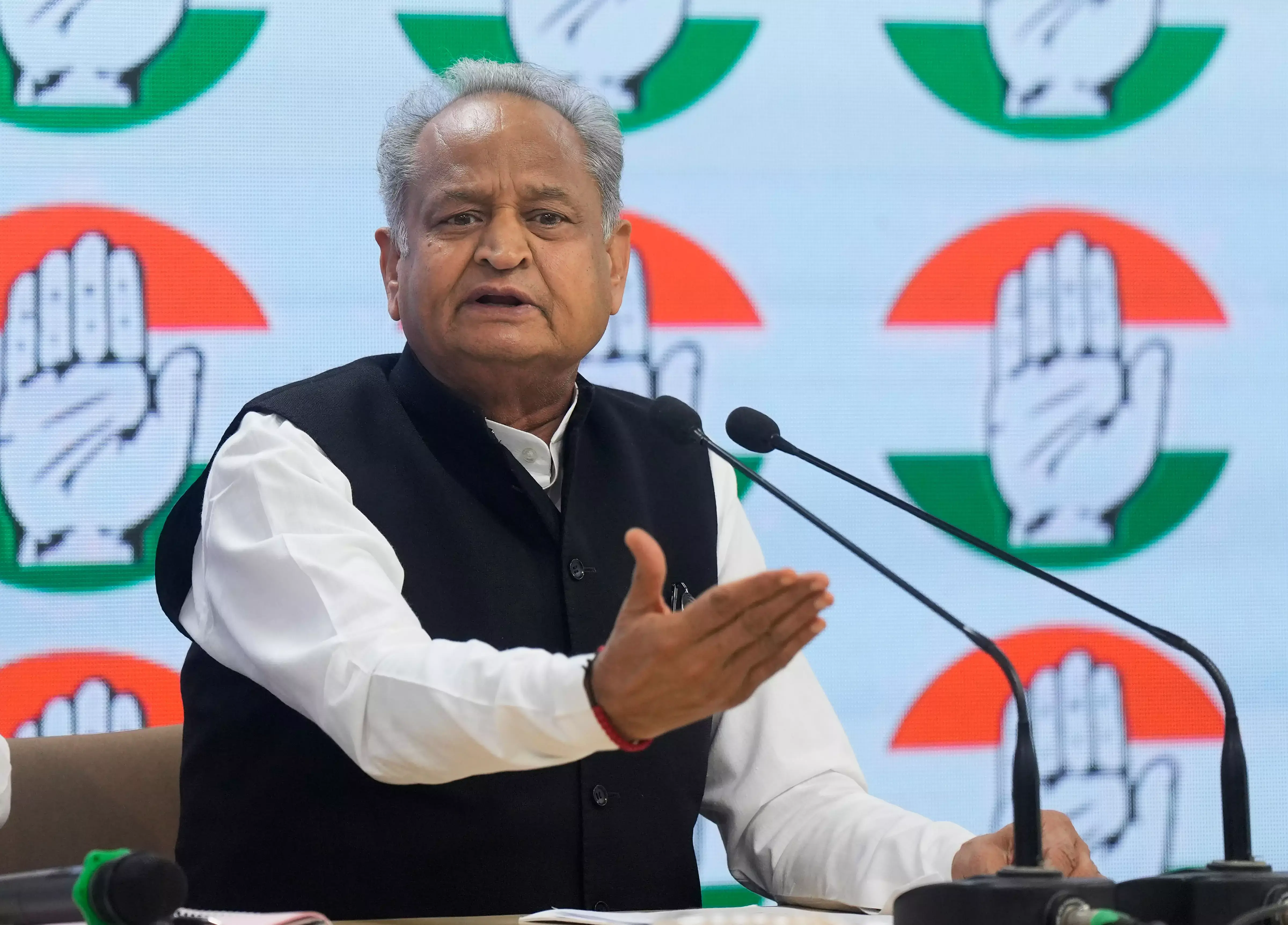 गहलोत बोले- निकाय चुनाव में कांग्रेस की जीत तय, भाजपा हार के डर से सरकारी मशीनरी का ले रही सहारा