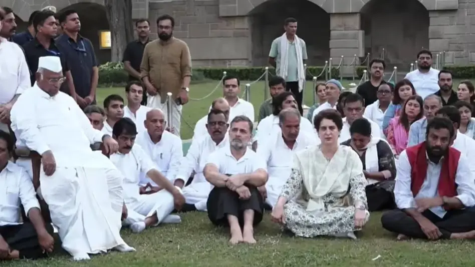 राजघाट से लौटे विपक्षी सांसद, कल फिर होगा प्रदर्शन! ममता बनर्जी समेत कई बड़े नेता होंगे शामिल