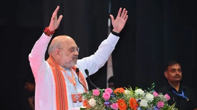 अमित शाह बोले- UP में भाजपा अंगद का पांव, तीसरी बार सरकार बनी तो लागू कर देंगे UCC