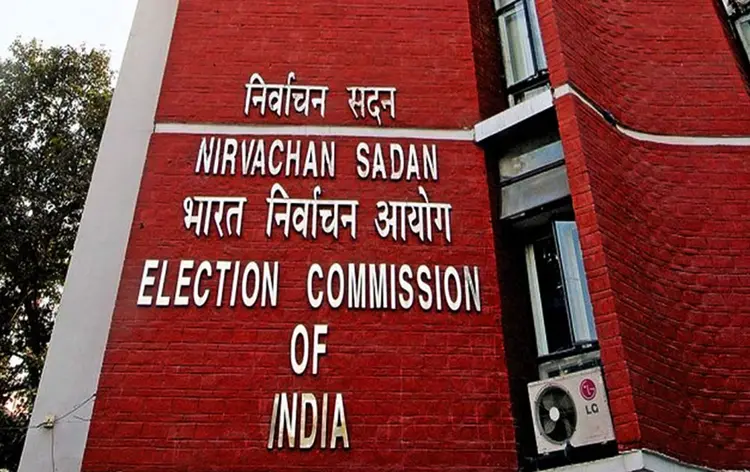 SIR विवाद के बीच चुनाव आयोग का बड़ा फैसला, 17 राज्यों की मतदाता सूची में होगा विशेष संशोधन