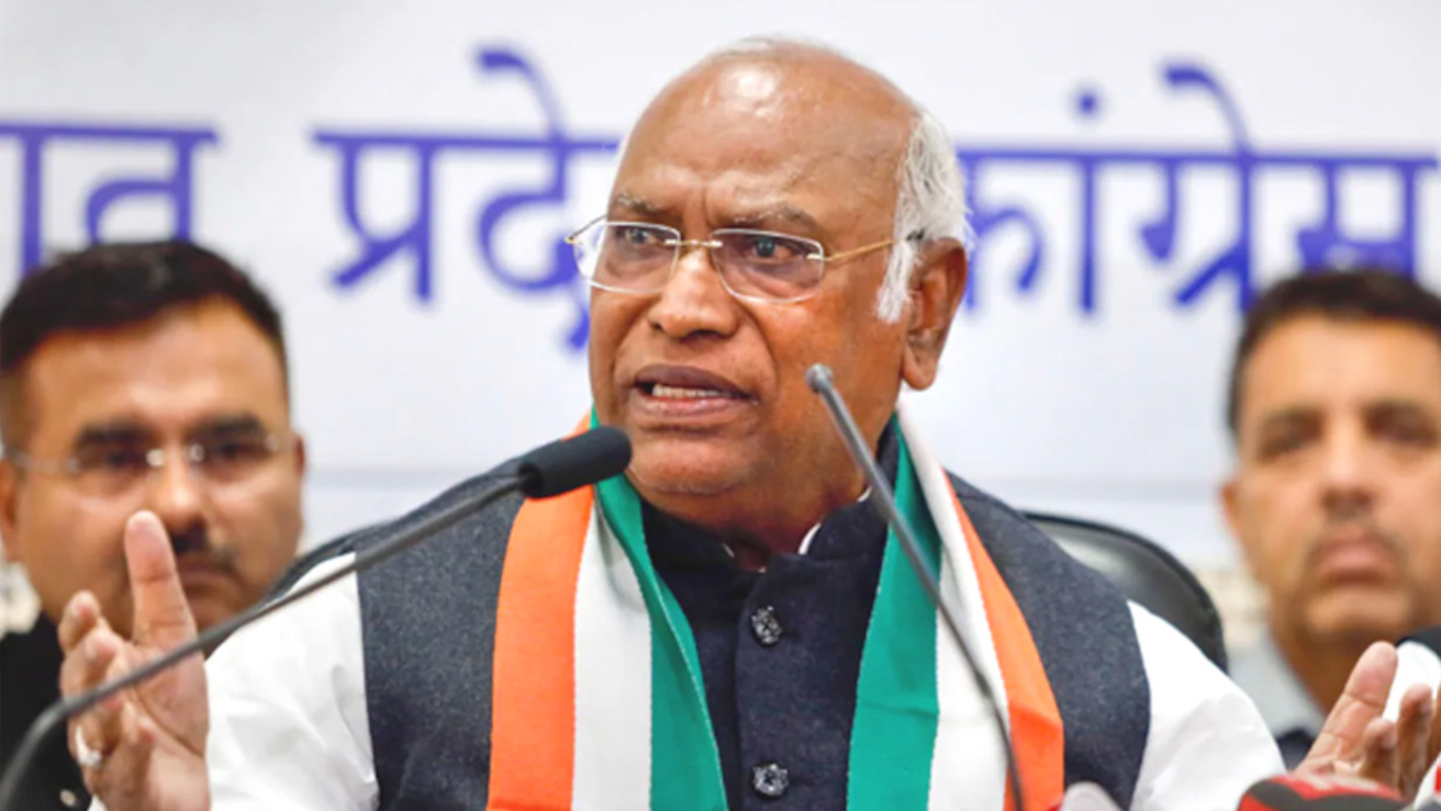 ‘यह किसी व्यक्ति का नहीं, पार्टी का कार्यक्रम है’: नारेबाजी पर कार्यकर्ताओं से नाराज हुए खड़गे