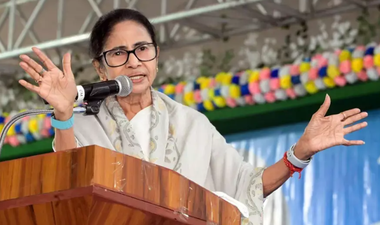 TMC में महासंग्राम: बागी गुट ने ममता को पद से हटाया, दीदी ने फिरहाद-अरूप सहित करीबियों को किया बर्खास्त