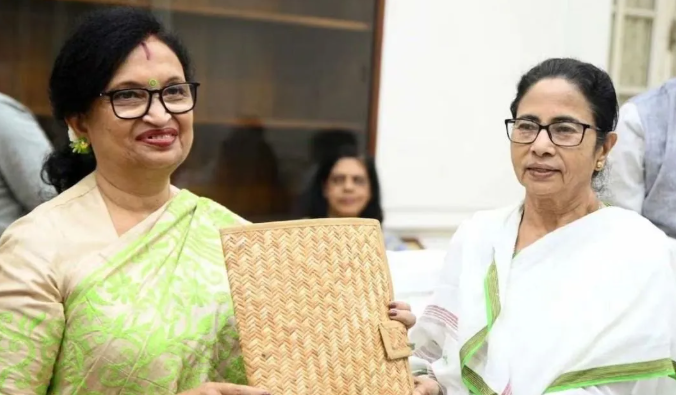 ममता बनर्जी को एक और झटका, अब बंगाल TMC अध्यक्ष चंद्रिमा भट्टाचार्य ने सभी पदों से दिया इस्तीफा
