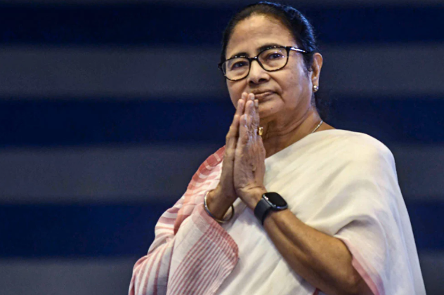 TMC में कब्जे की जंग के बीच ममता बनर्जी गुट को कोर्ट से बड़ी राहत, बैंक खातों से लेनदेन की मिली इजाजत!