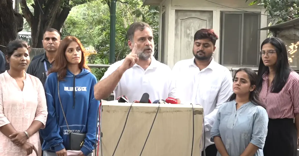 युवा प्रदर्शनकारियों के साथ राहुल गांधी ने फिर की पत्रकारों से वार्ता, गृहमंत्री शाह पर साधा निशाना