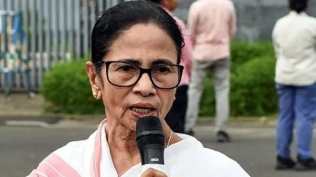 ‘हमें चाहिए न्याय’ ज्ञानेश कुमार के खिलाफ विपक्ष के मार्च में ममता बनर्जी का बड़ा बयान