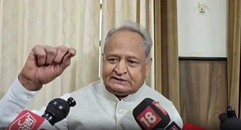अब देश में घोड़े-गधों की तरह बिकने लग गए हैं MP-MLA, ये खत्म कर देंगे डेमोक्रेसी- अशोक गहलोत