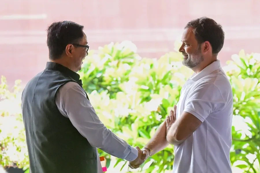 गतिरोध खत्म करने को लेकर फिर हुई रिजिजू-राहुल की बात, रिजिजू बोले- हम विरोधी हैं, दुश्मन नहीं