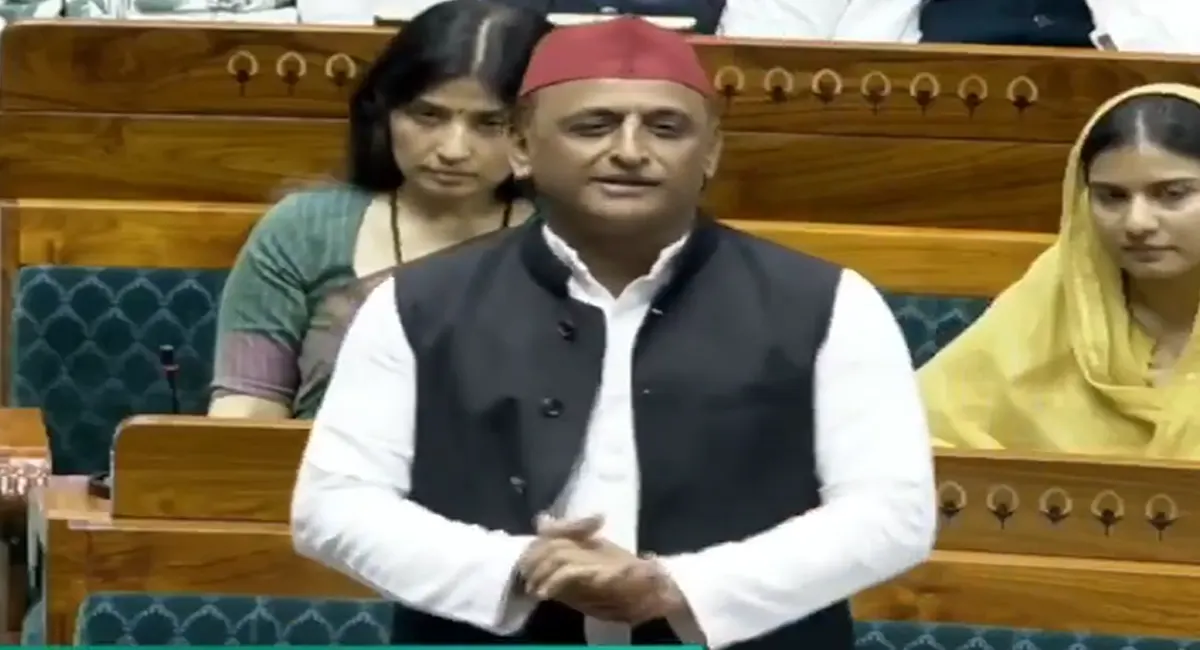 एक 'प्रधान' को हटाकर, आपने 'प्रधानमंत्री' को बचा लिया - संसद में अखिलेश का बड़ा तंज