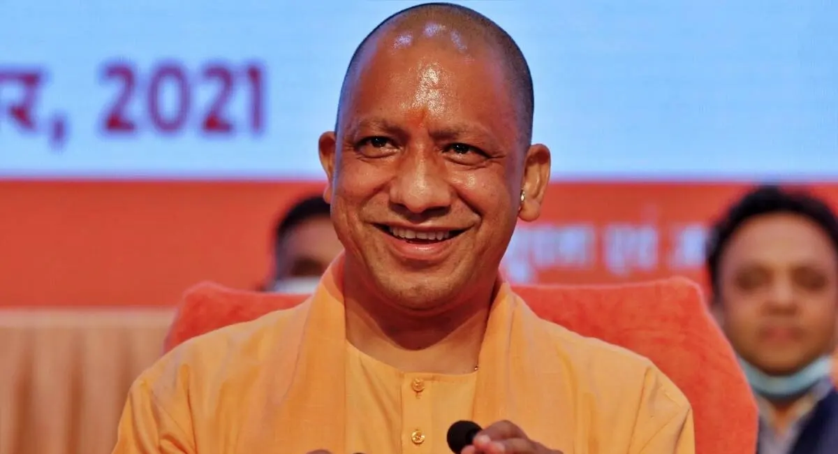 महंगाई के बीच UP के लाखों कर्मचारियों को योगी सरकार का बड़ा तोहफा, इतने प्रतिशत बढ़ाया DA